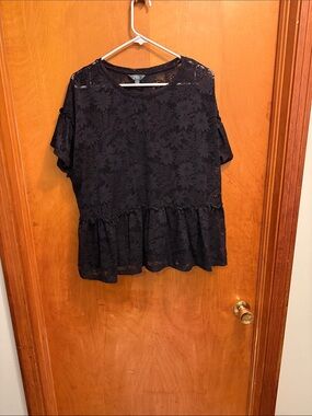 Terra & Sky Black Lace Peplum Short Sleeve Top
